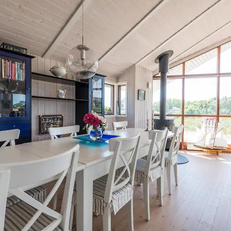 6 Person In Fano-by Traum *