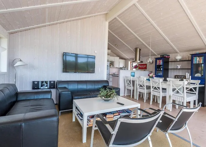 6 Person In Fano-by Traum *